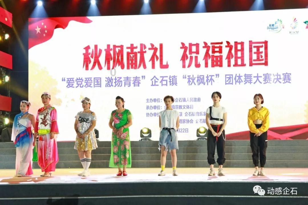 武汉东西湖走马岭街举办年货节,超35家本土食品企业参展,展会持续至24日