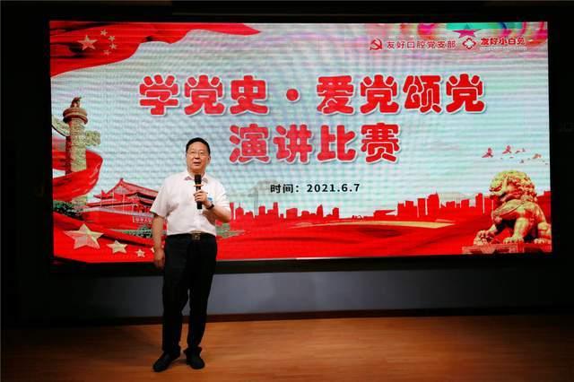 张天爱皮衣搭马甲保暖大气 毛线帽增加可爱气息