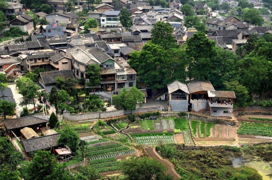 他残害革命志士300余人,伪装潜逃数年,因表现太积极露马脚